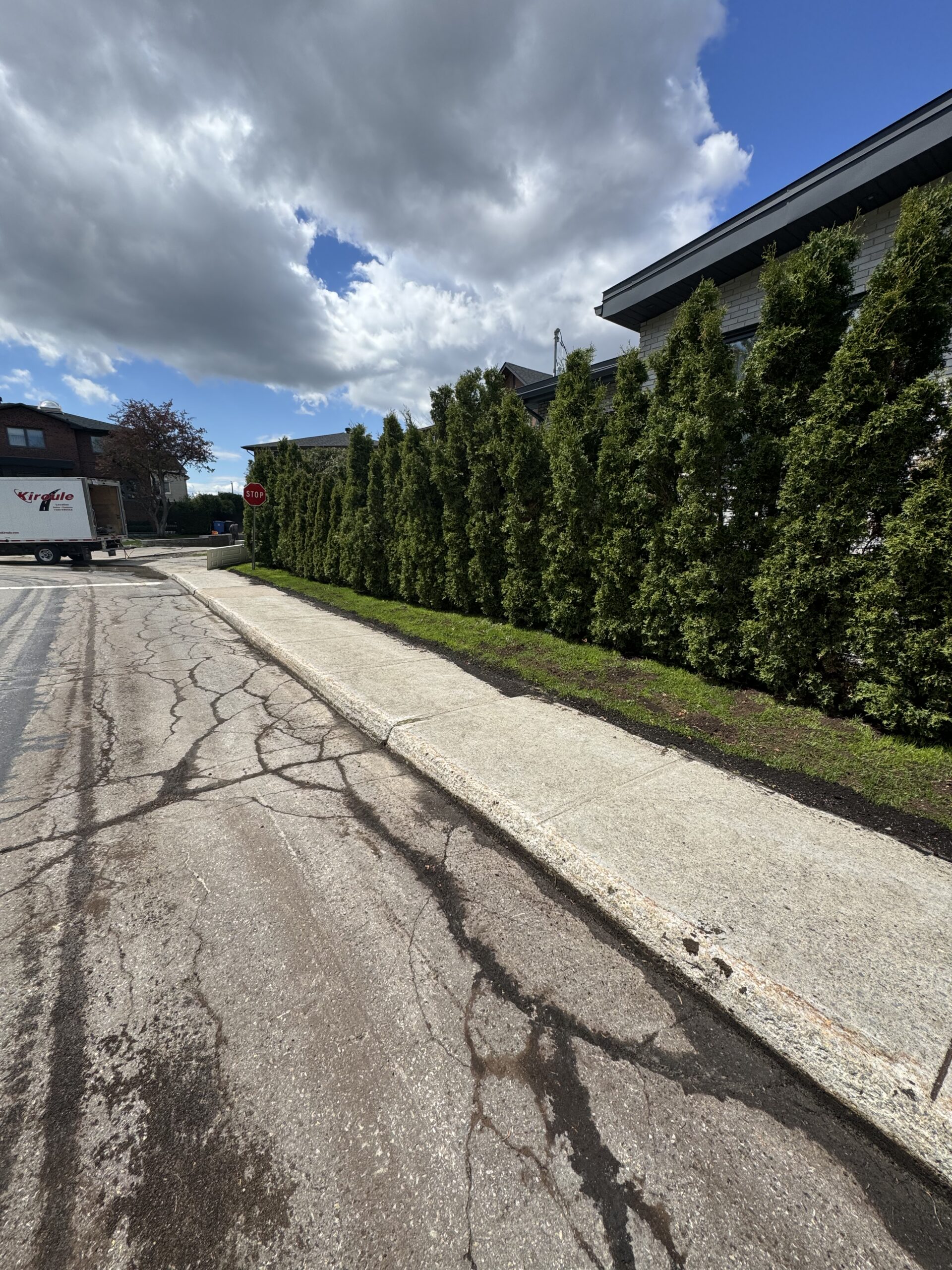 Travaux d&rsquo;installation de conduits et de fils électriques à Edgemore et Blossom – En cours
