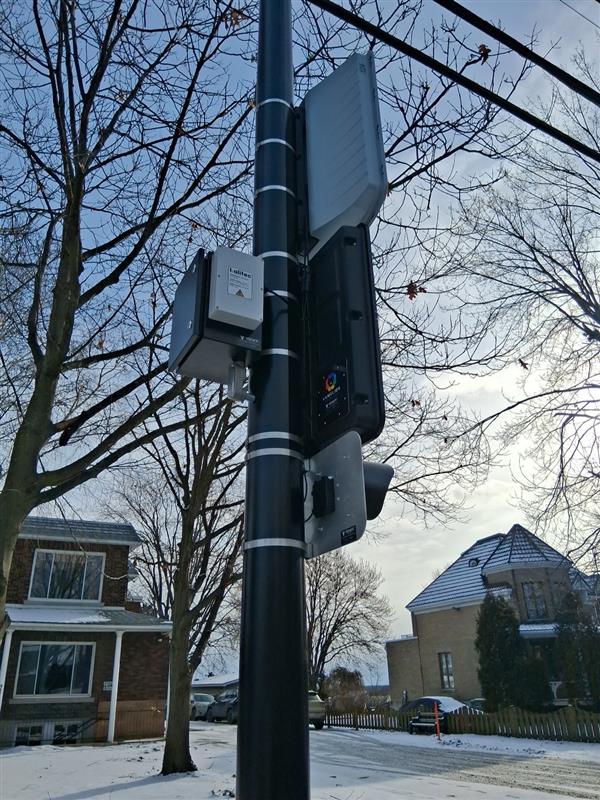 Travaux de signalisation aux abords des écoles sur la rue Notre-Dame à Pointe-aux-Trembles